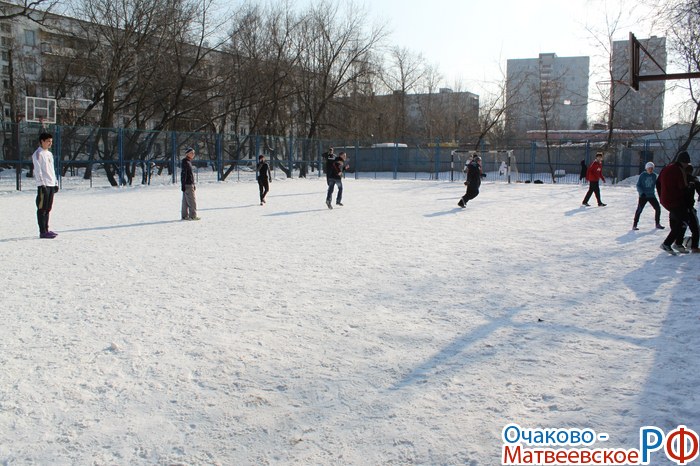 Футбол в Матвеевке 2012 зима