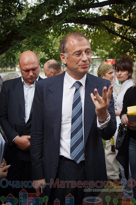 30 июня 2014 года на Матвеевской улице состоялась встреча гаражников района Очаково-Матвеевское с депутатом МГД.