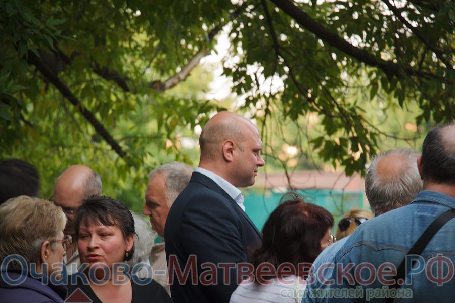 30 июня 2014 года на Матвеевской улице состоялась встреча гаражников района Очаково-Матвеевское с депутатом МГД.