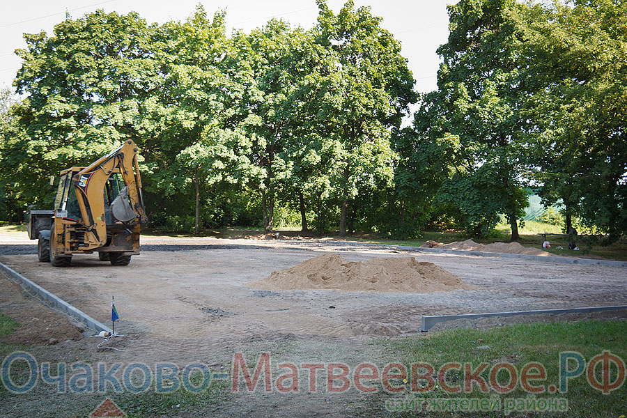 Начался капитальный ремонт спортивной площадки на Матвеевской улице д. 1