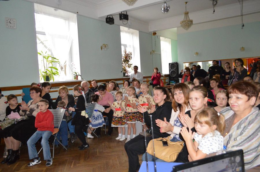 Ко Дню народного единства ДК «Гагаринец» и клуб «Мозаика» подготовили единую праздничную концертную программу «Такие разные и дружные мы!» 