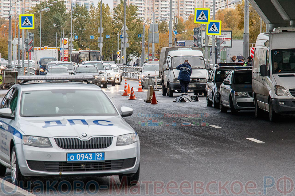 «Газель» сбила человека на Аминьевском шоссе в районе Очаково-Матвеевское