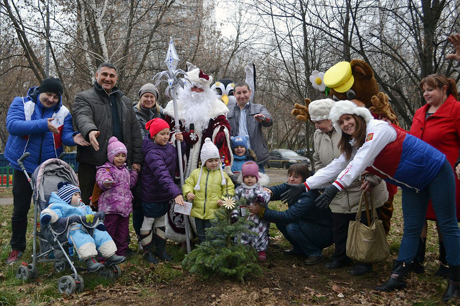 Дорогие друзья, 15 ноября, в районе Очаково-Матвеевское стартовал первый этап «Миссии«Ёлка» - «Ёлка в каждый двор»!