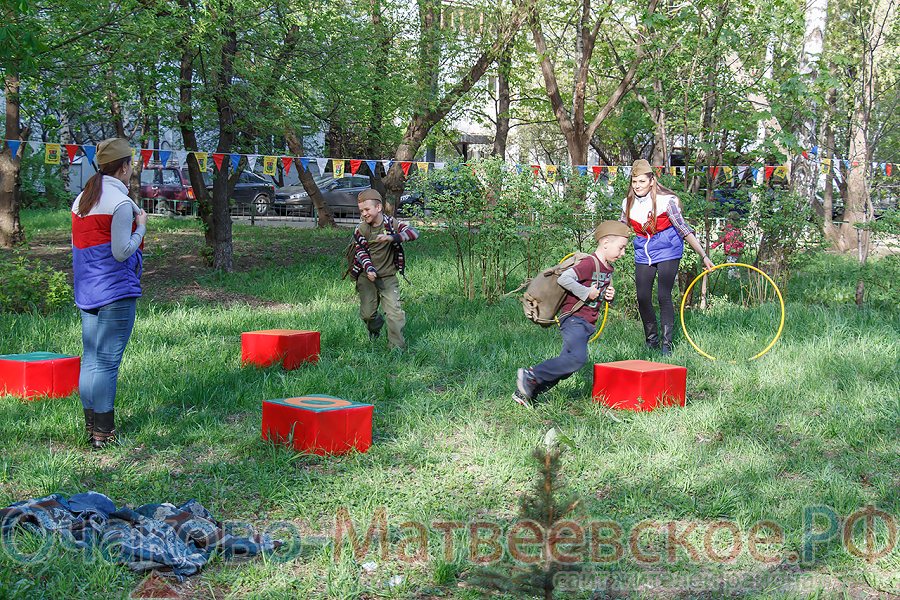 На площадке у дома культуры «Гагаринец» состоялось праздничное мероприятие для жителей и гостей района Очаково-Матвеевское «Я верю, ты вернешься».