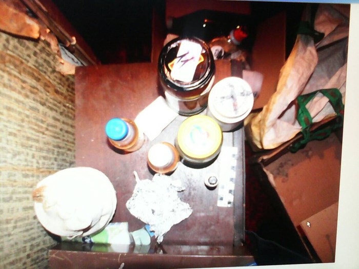 Полицейские ОМВД Очаково-Матвеевское выявили и ликвидировали наркопритон, расположенный в квартире одного из домов по улице Матвеевская.