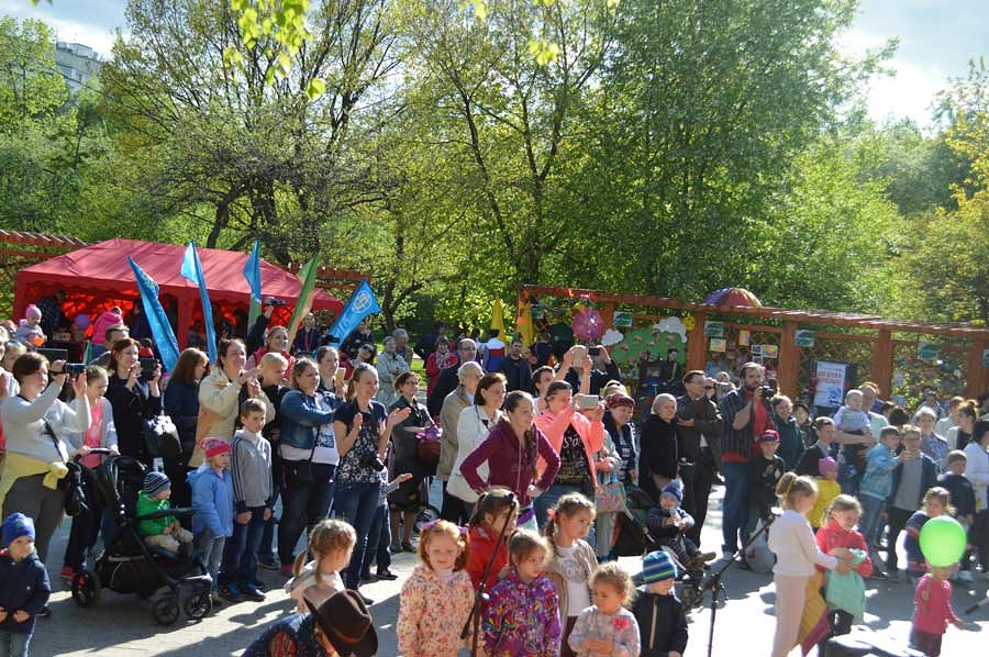 18 мая в сквере им. Анны Герман состоялось праздничное мероприятие, приуроченное к Дню семьи «Природа творчества».