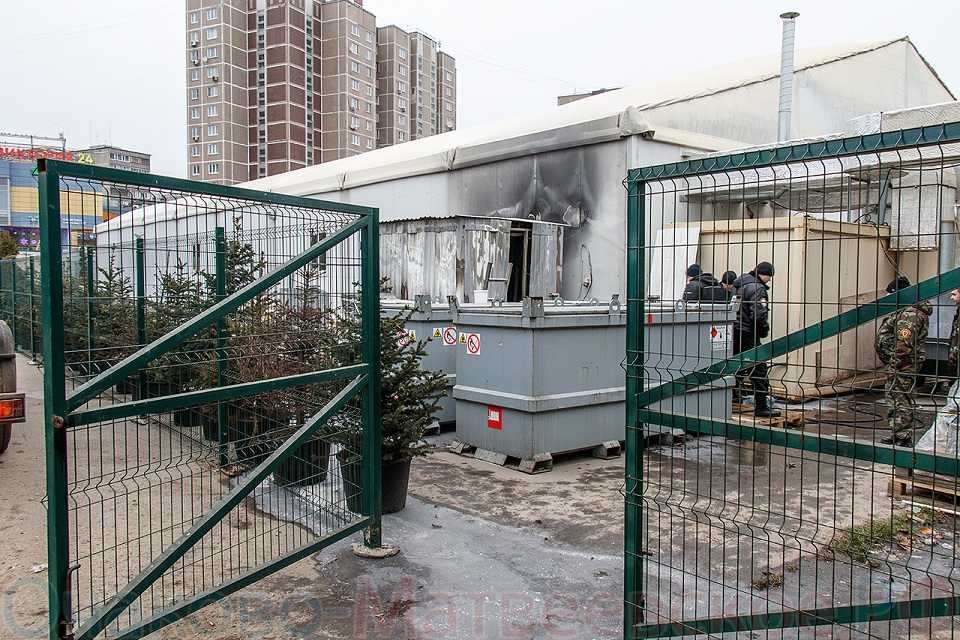 Пожар на ярмарке возле платформы Матвеевское 27.11.2017