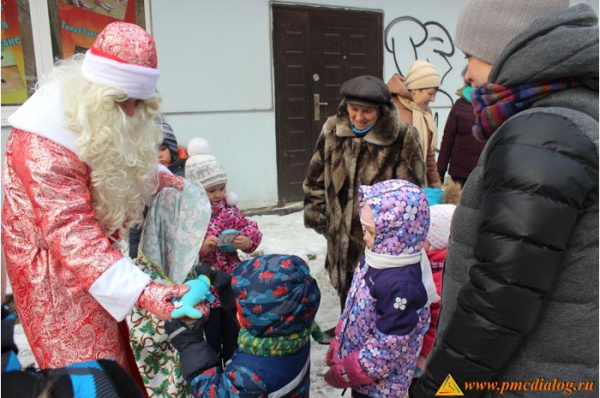 16 января 2016 г. по адресу ул. Матвеевская, д. 34, корп.1 состоялось мероприятие, посвященное Дню снега «Зимние забавы». 