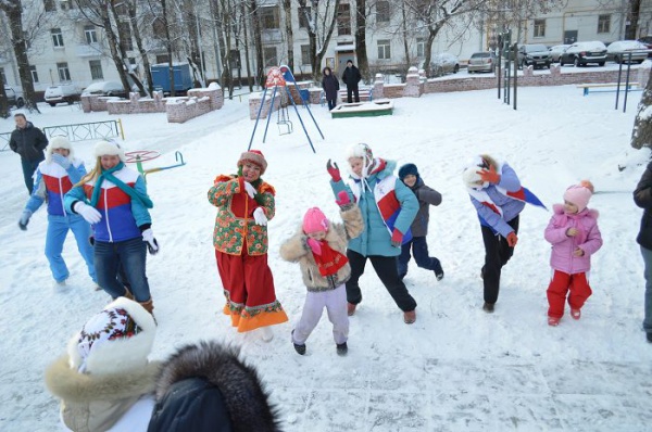 Несмотря на очень морозную погоду, жители района Очаково-Матвеевское 5 января с удовольствием принимали участие в праздничных мероприятиях, подготовленных сотрудниками ТКС «Планета».