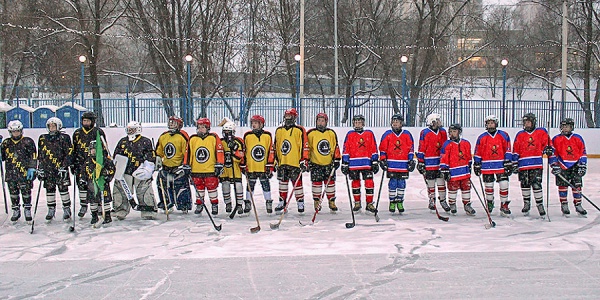Начались окружные финальные соревнования по хоккею на призы клуба «Золотая шайба»